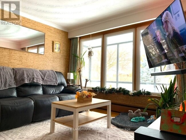 Photo du bâtiment - 860 Francis Rd