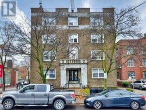 Building Photo - 464 Spadina Rd