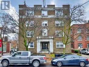 Building Photo - 464 Spadina Rd