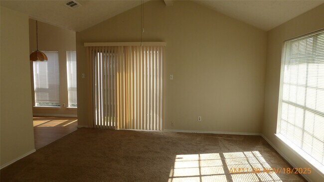 Foto del edificio - 3822 Newcomen Dr