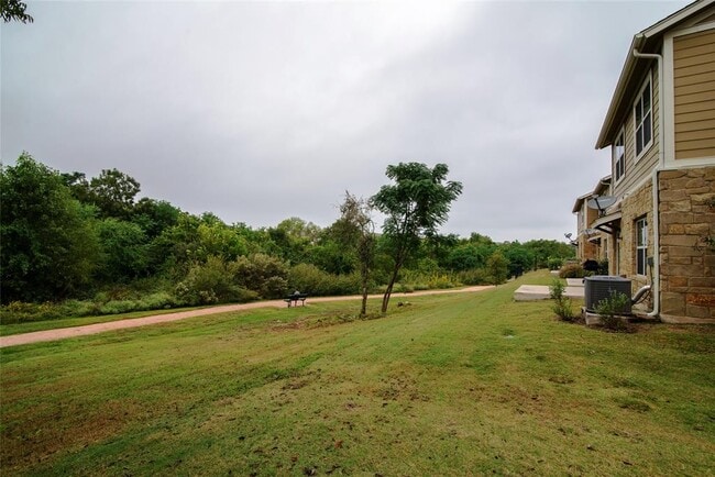 Foto del edificio - 1620 Bryant Dr