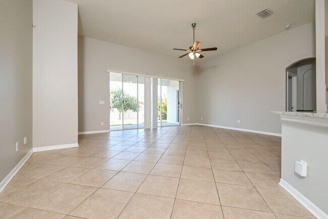 Building Photo - 9411 Laurel Ledge Dr