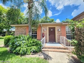 Building Photo - 416 Banyon Tree Cir