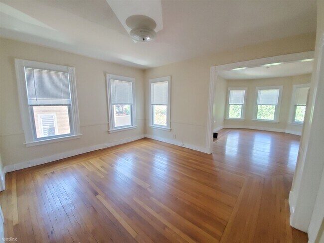 Foto del edificio - 2 br, 1 bath  - 213 Alden Ave Apt 2D Apt 2D