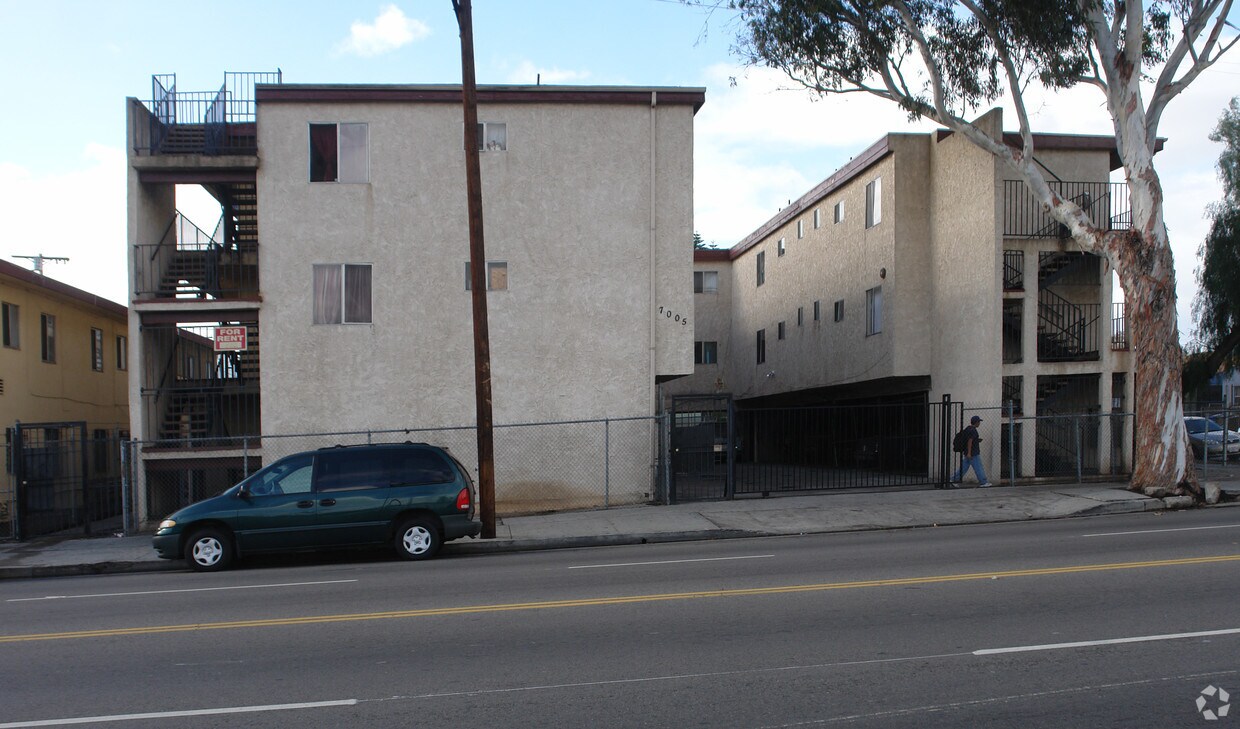 Foto del edificio - 6901-6905 S Main St