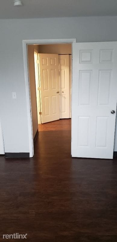 Foto del edificio - 1 br, 1 bath Apartment - 3050 Mickey Ave