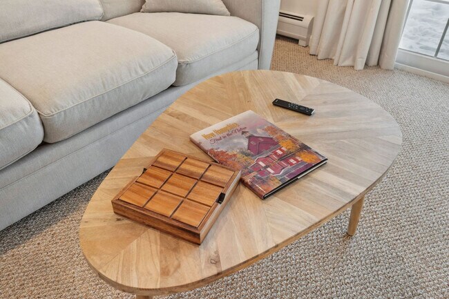 Foto del edificio - 589 Laconia Rd