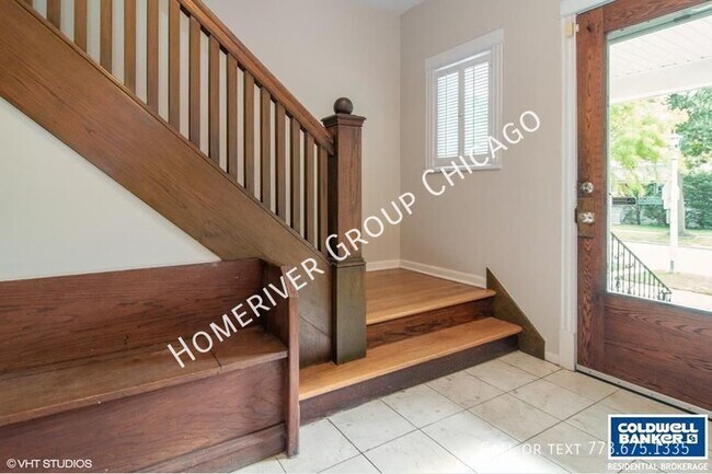 Building Photo - Charming Oak Park Home