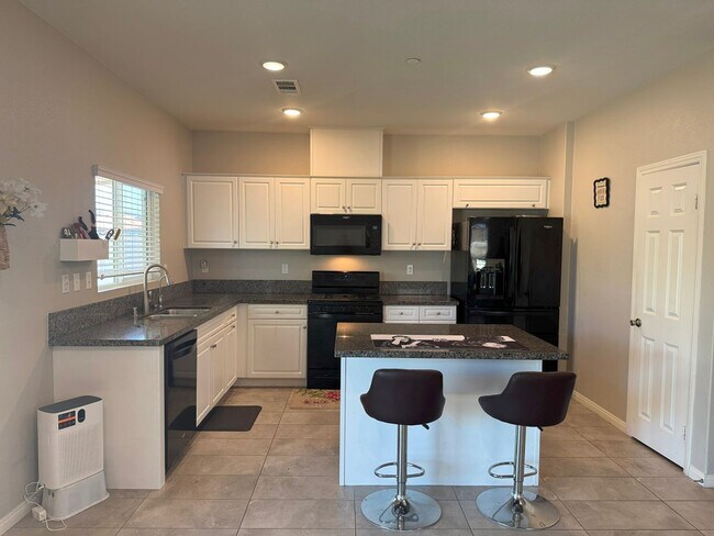 Building Photo - Beautiful Single Story House in New commun...