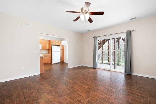 Building Photo - 1083 Soaring Way NE