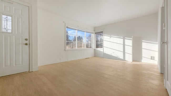 Building Photo - Updated West Seattle Two-Bedroom Home