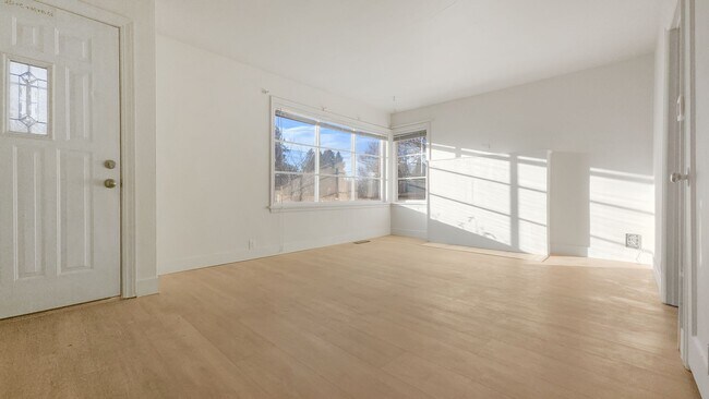 Foto del edificio - Updated West Seattle Two-Bedroom Home