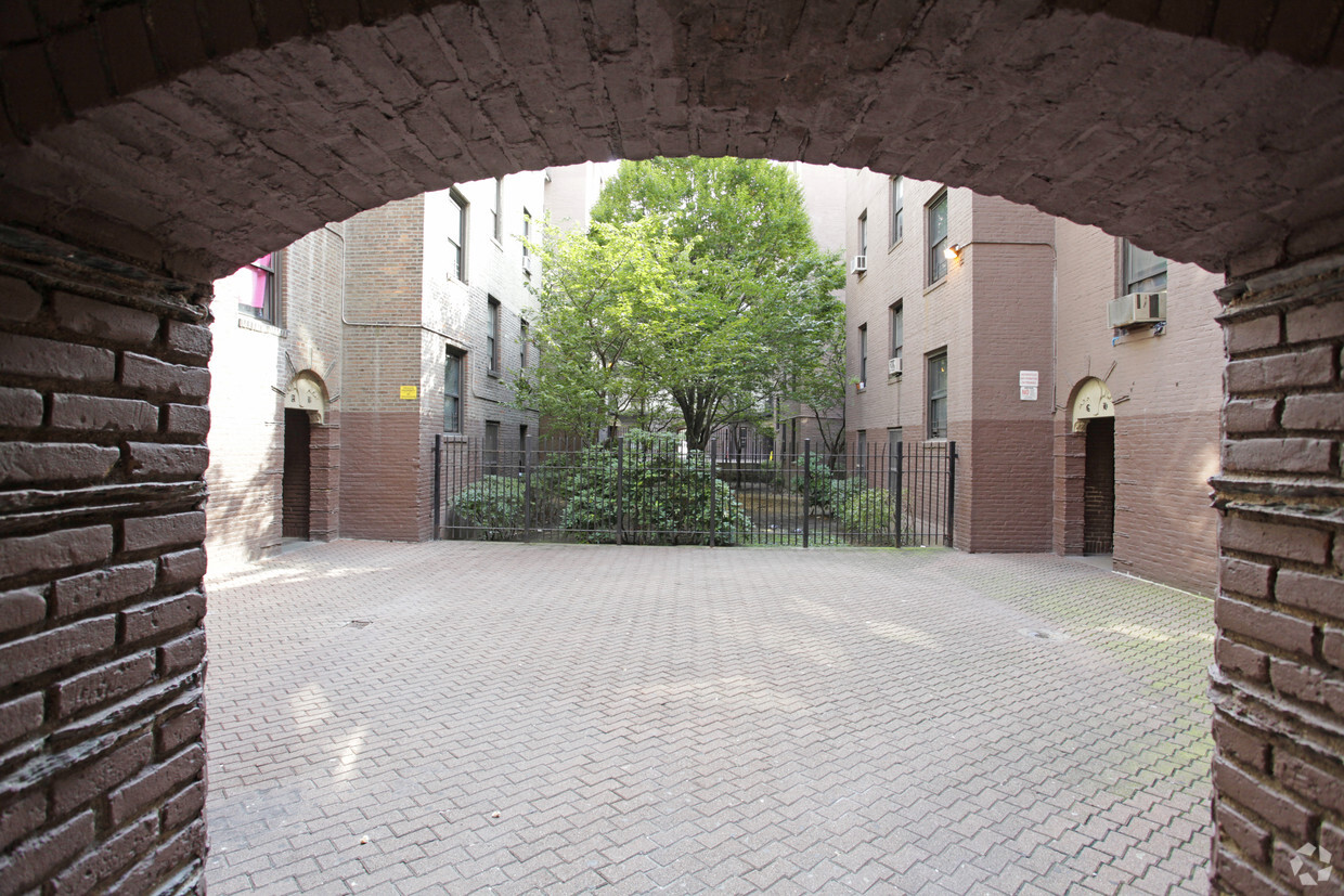 Building Photo - 47-05 48th St
