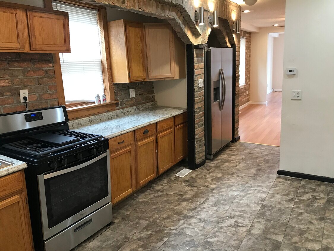 Italian design - 8913 S Muskegon Ave