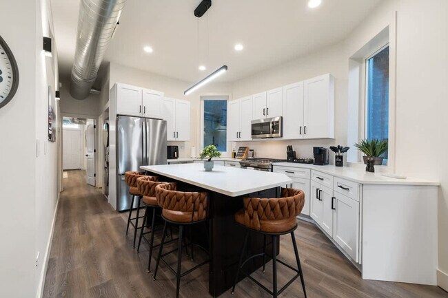 Foto del edificio - 1543 N Claremont Ave