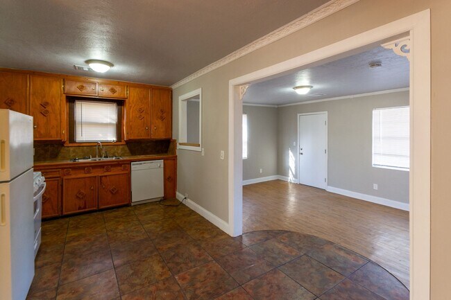 Foto del edificio - Cozy 2 Bed 1 Bath next to Will Rogers Gardens