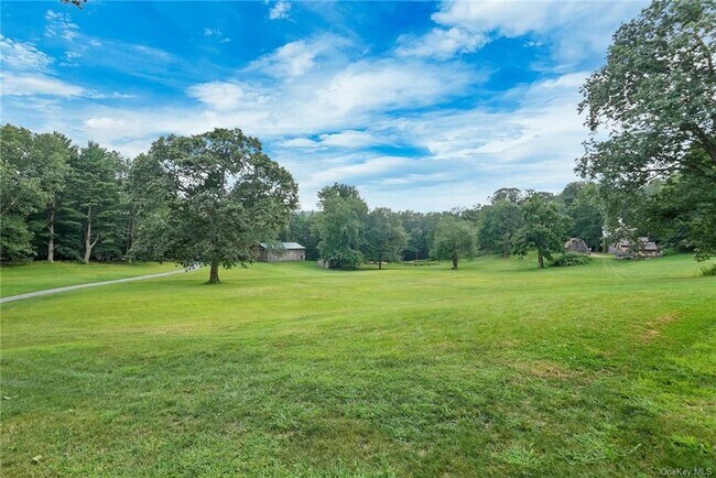 Building Photo - 660-680 Old Croton Lake Rd