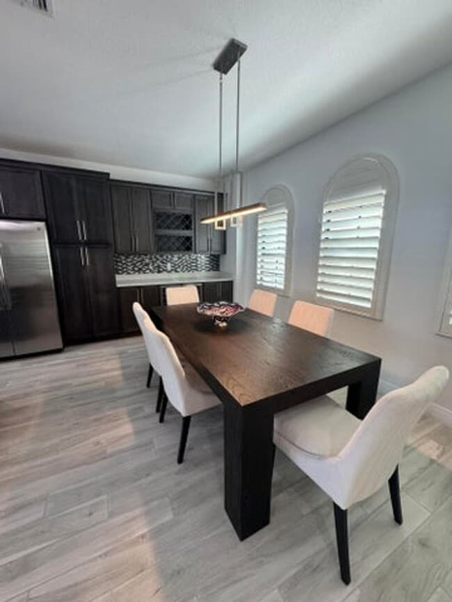 Foto del edificio - 615 Windward Cir N