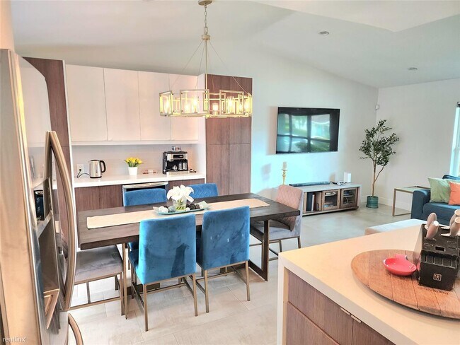 Building Photo - 3 br, 2 bath House - 2807 SW 13th Ct