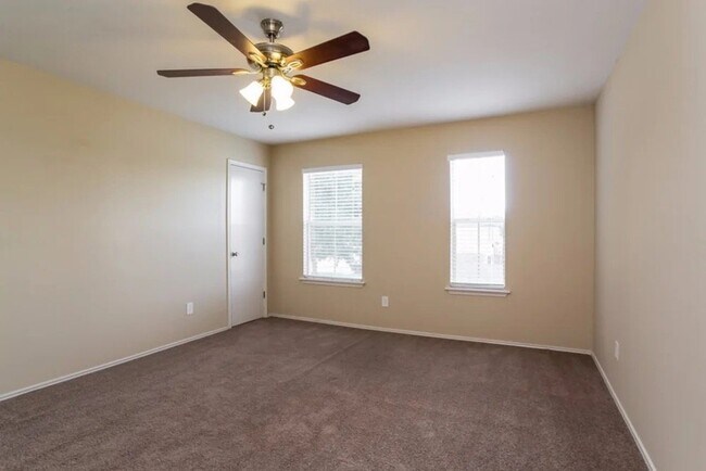 Foto del edificio - 7137 Cheshire Park Rd