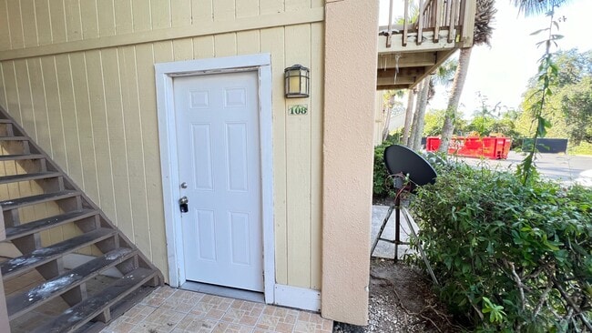 Building Photo - Cozy 2 BD/ 2 BA Apartment in Palm Bay! Washer and Dryer INCLUDED!