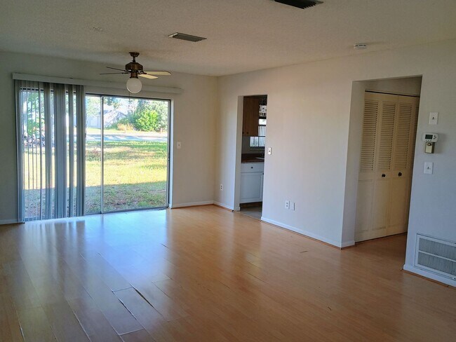Foto del edificio - 2 bed 2 bath house for rent