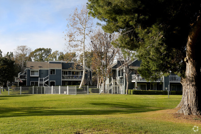 Building Photo - Village on the Green