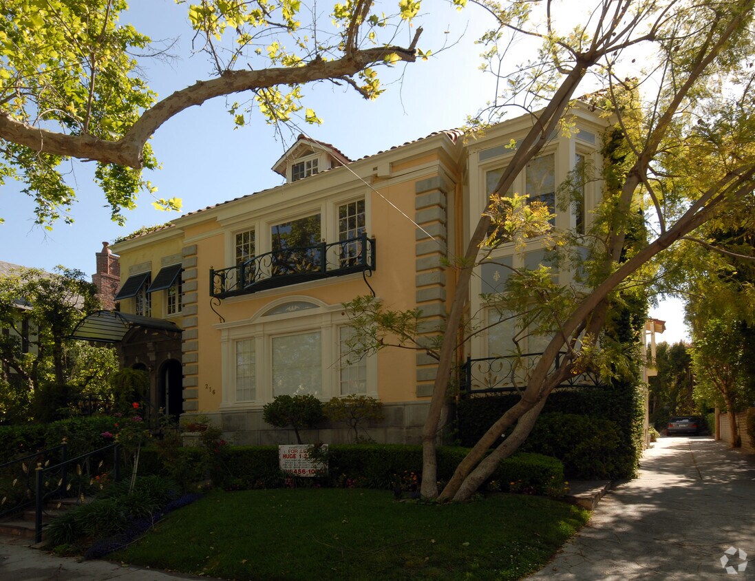 Primary Photo - 216 S Mansfield Ave