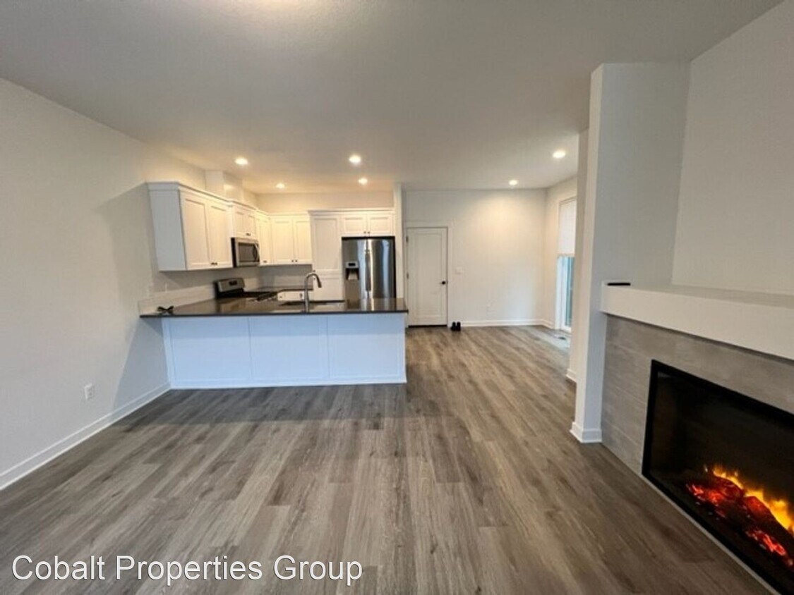 3 br, 2.5 bath House 2551 NE Purcell Blvd House Rental in Bend, OR