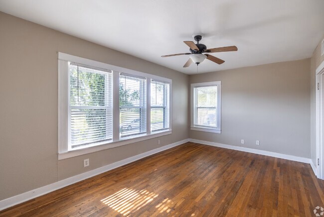 Foto del edificio - 301-311 W Leuda St