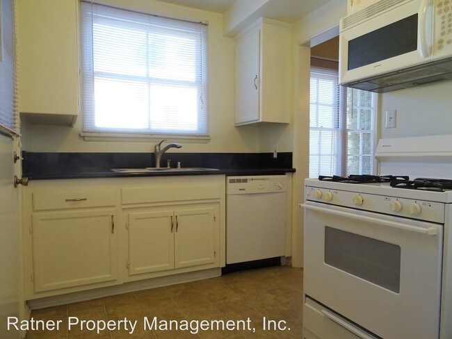 Building Photo - 15133 Dickens St