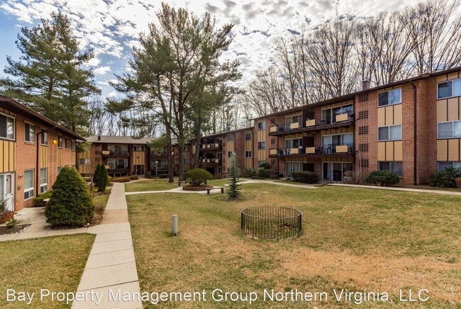 Foto del edificio - 2 br, 1 bath House - 10165 MOSBY WOODS DR ...