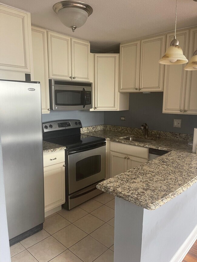 Kitchen - 2740 N Pine Grove Ave