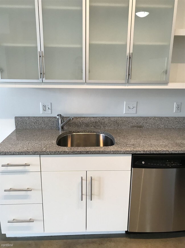 Building Photo - 1 br, 1 bath  - 45 Brighton St