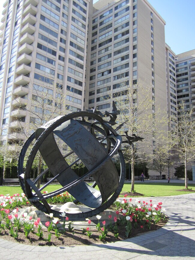 Foto del edificio - 5500 Friendship Blvd