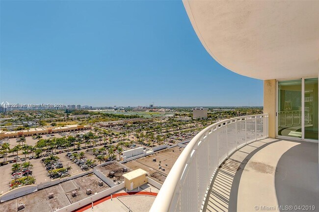 Building Photo - 1745 E Hallandale Beach Blvd