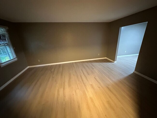 Foto del edificio - Now available!! – 672 W Front St, Unit C, ...