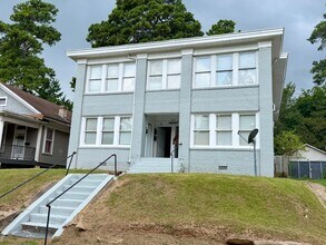 Building Photo - 2412 Pinehurst Blvd