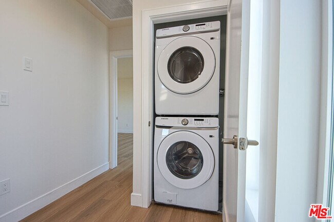 Foto del edificio - 10801 Kling St