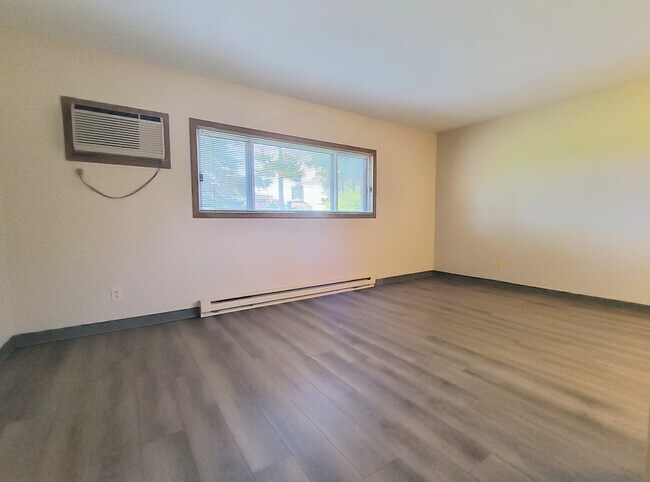 Living Room - 1302 Laurel Dr