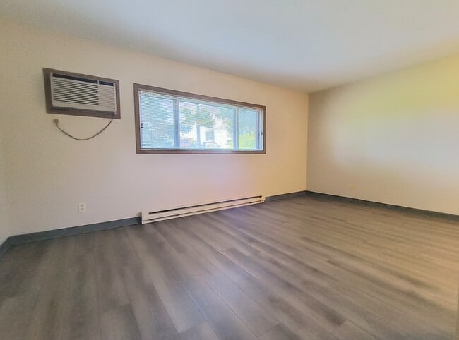 Living Room - 1302 Laurel Dr