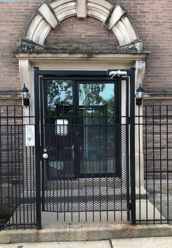 Foto principal - 1133 E 61st St