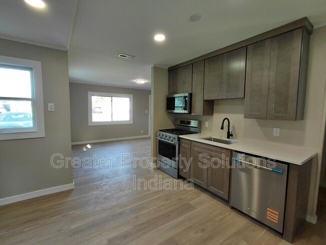 Building Photo - 506 Parkside Ave