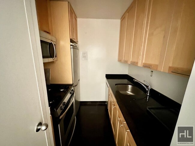 Building Photo - Fourth Avenue