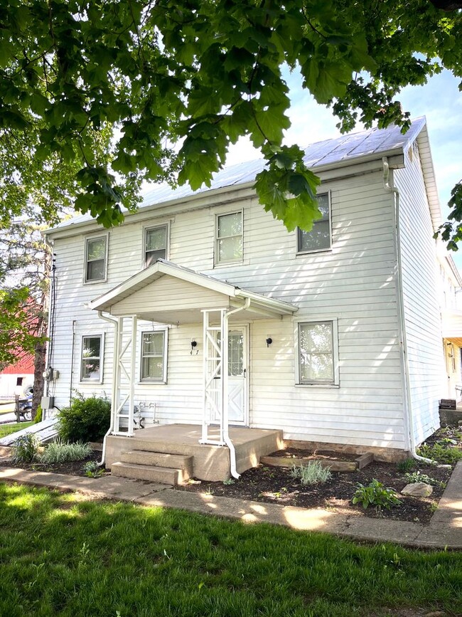 Building Photo - Spacious 3-Bedroom Farmhouse for Rent – Peaceful Country Living