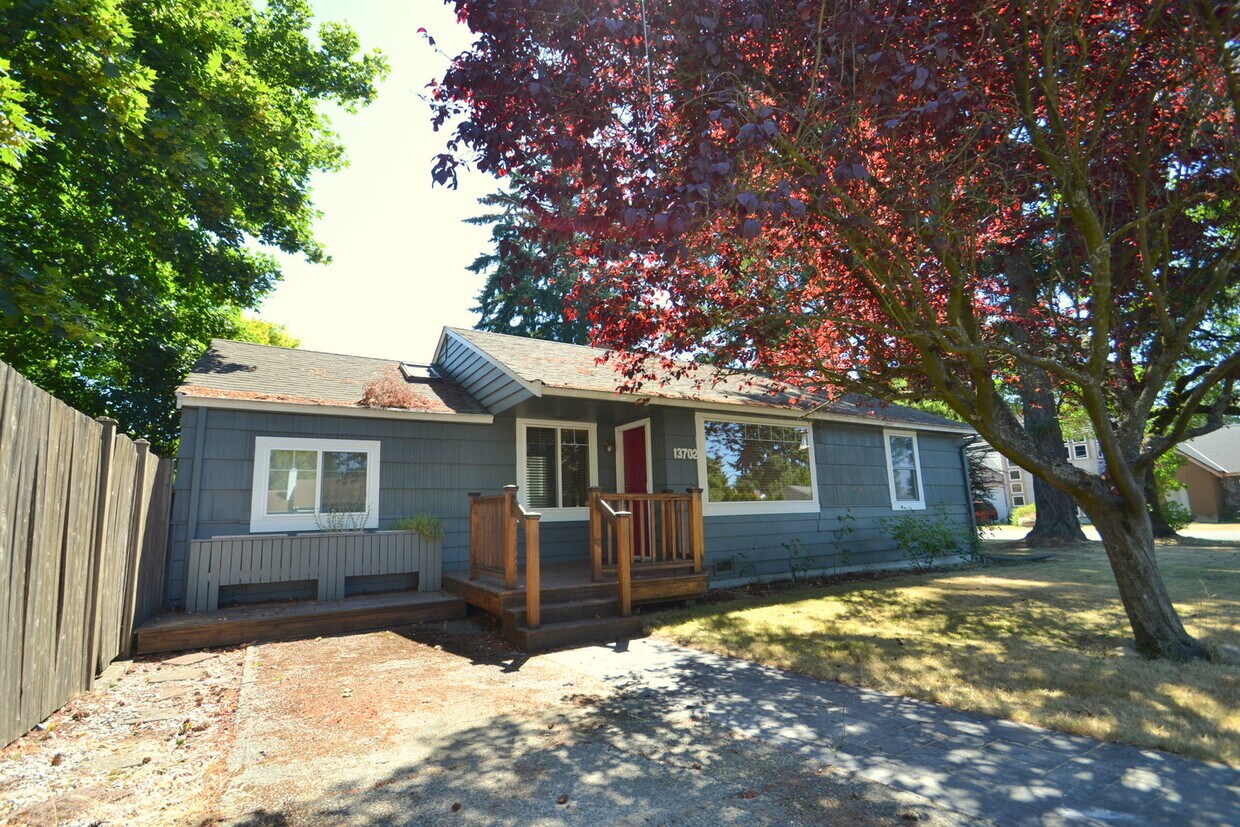 13702 Densmore Ave N, Seattle, WA 98133 House Rental in Seattle, WA