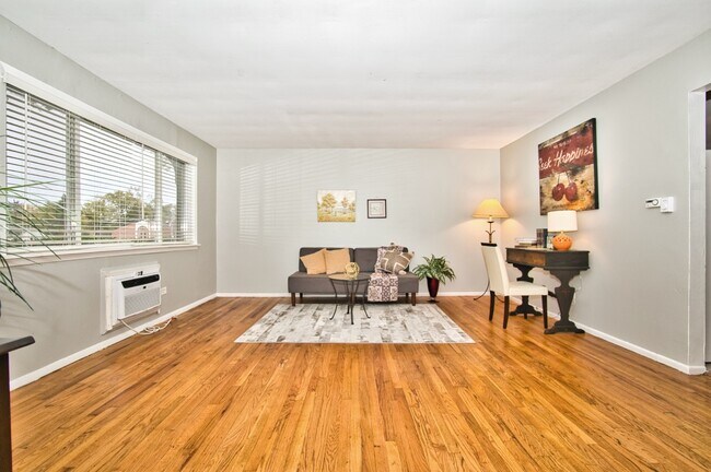 Foto del edificio - 1648 Greenwood Rd