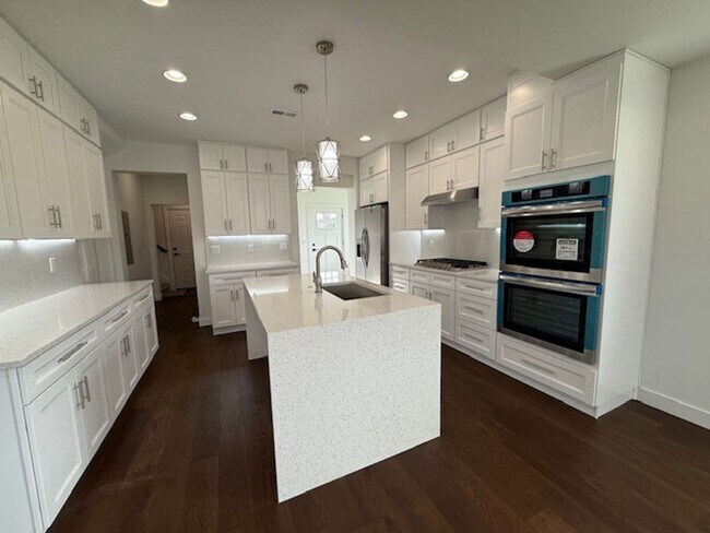 Foto del edificio - New Construction 2025: 5BR + Main-Level Office Amity OR