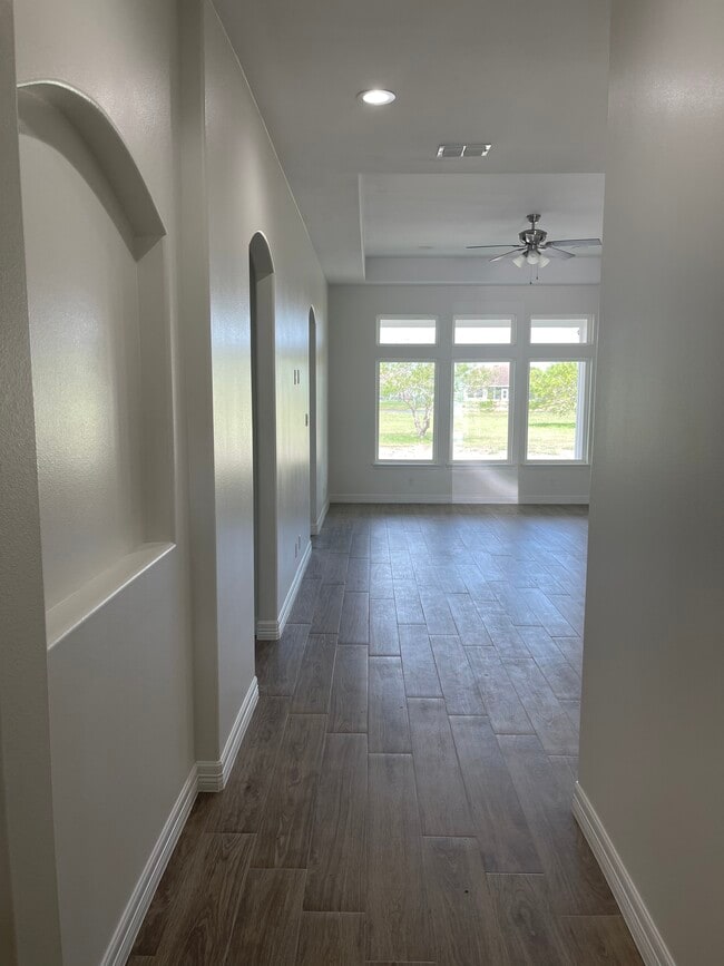 Building Photo - 113 Torrey Pines Rd