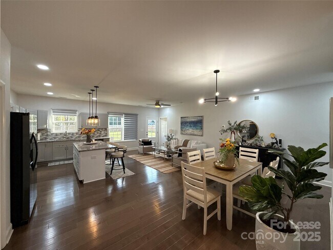 Foto del edificio - 5120 Lakeview Rd